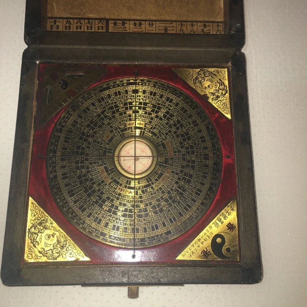 Chinese Compass Feng Shui Box Brass‎ Metal Clasp and Accents Read Description